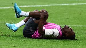 雷速官方网站：西媒：库尔图瓦因膝盖伤势，出战与阿森纳的欧冠淘汰赛仍存疑问.